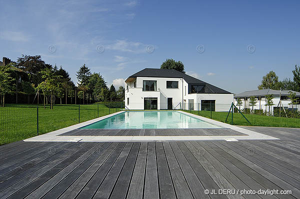 villa et piscine